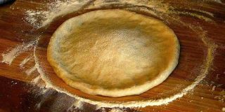 Platte koek of pizza - de aarde is niet plat in de Bijbel